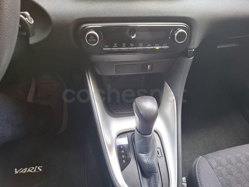 Usado Toyota Yaris Hybrid Business Edition 116 CV (85 kW) 2022 Blanco Berlina