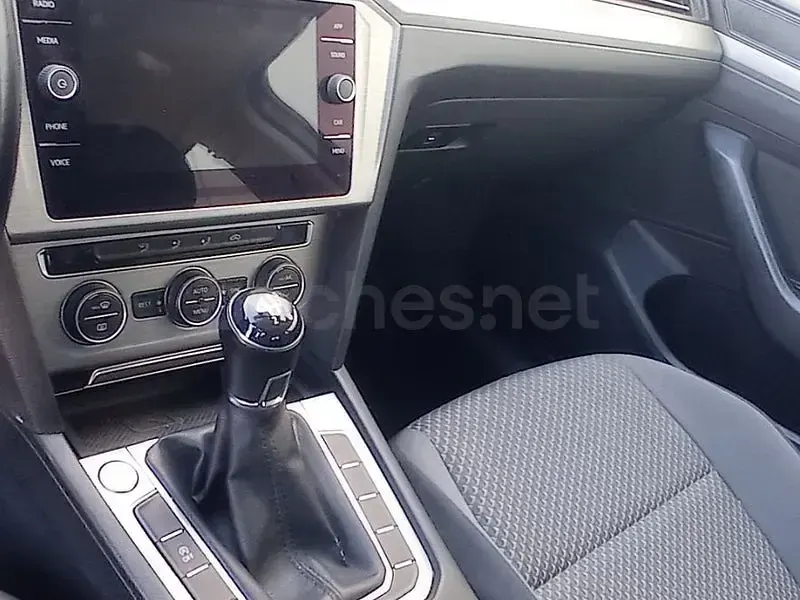 Usado VW Passat 150 CV (110 kW) 2020 Gris / plata Familiar