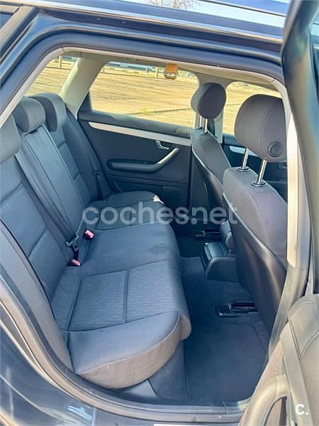 Usado Audi A4 140 CV (102 kW) 2006 Gris / plata Familiar