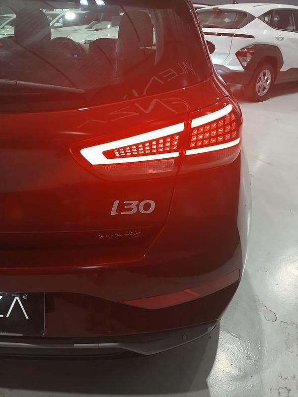 Usado Hyundai i30 100 CV (73 kW) 2024 Rojo Utilitario
