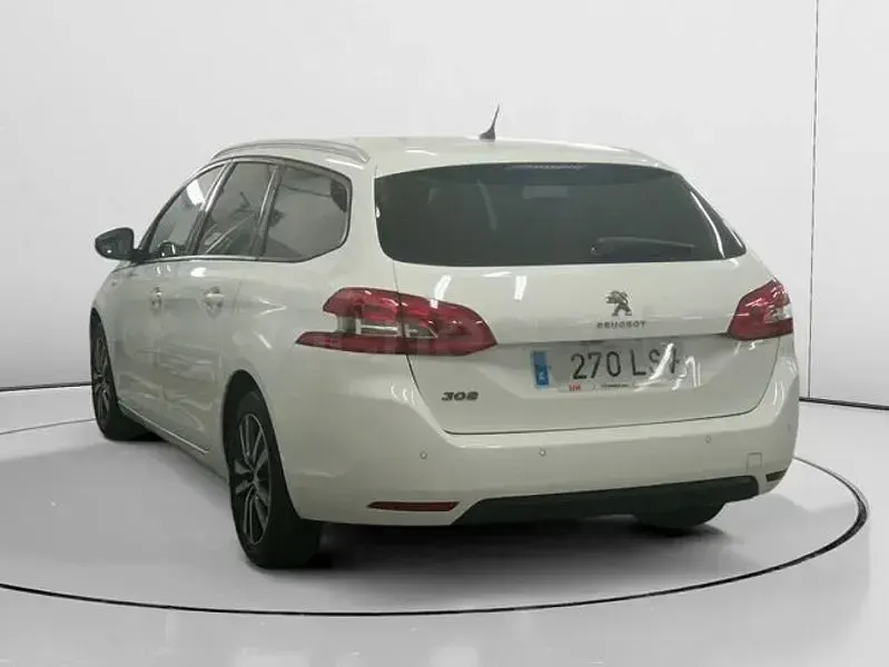 Usado Peugeot 308 SW Style 130 CV (95 kW) 2021 Blanco Familiar