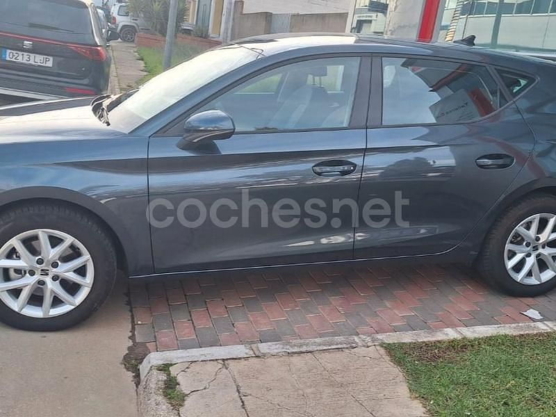 Usado Seat Leon Style 115 CV (84 kW) 2024 Negro Berlina