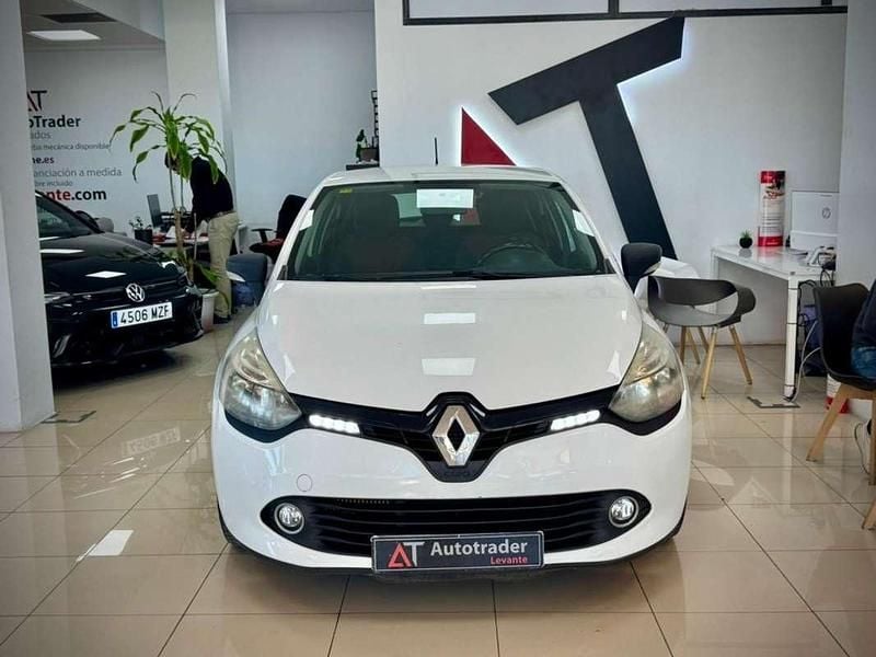 Usado Renault Clio IV Collection 75 CV (55 kW) 2015 Blanco Utilitario