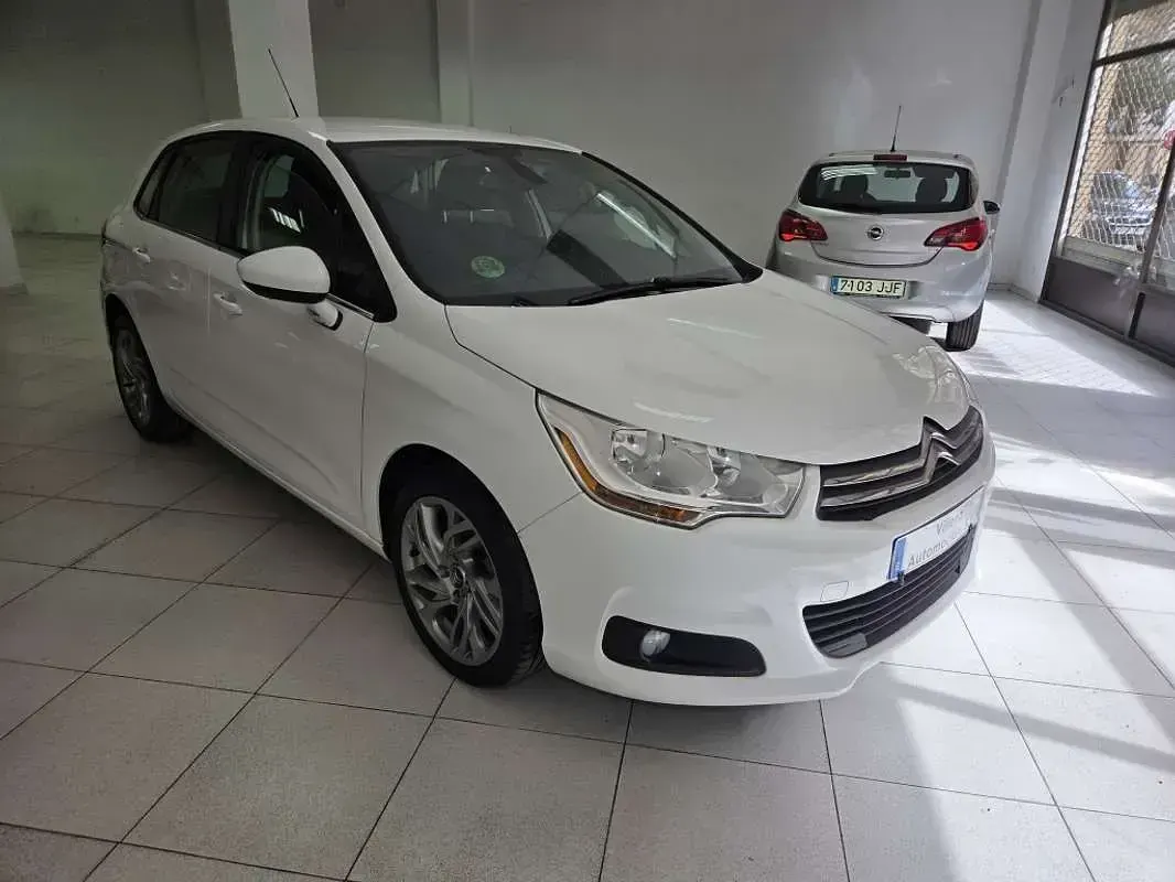 Begagnad Citroën C4 PureTech 131 HK (96 kW) 2015 Vit Halvkombi