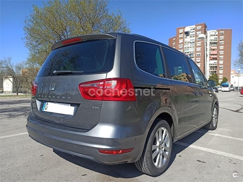 Usado Seat Alhambra Style 150 CV (110 kW) 2014 Gris / plata Monovolumen