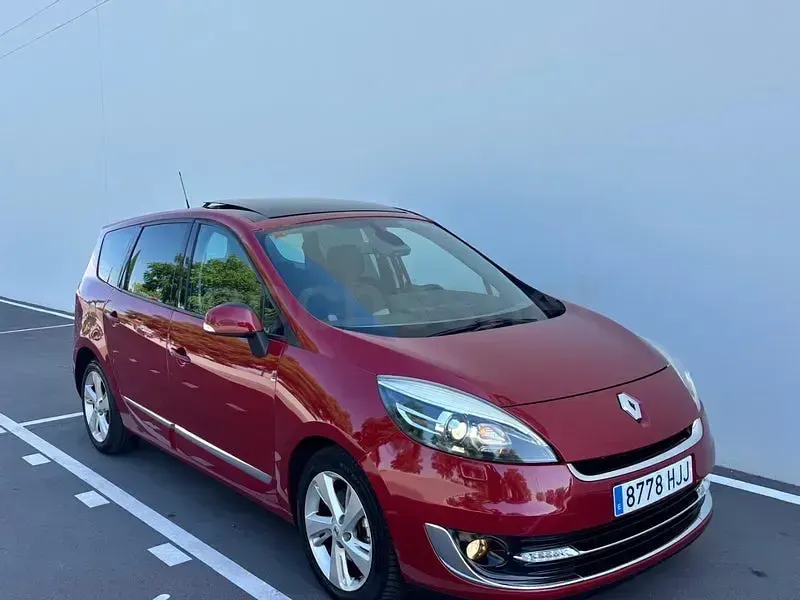 Usado Renault Grand Scénic III Dynamique 130 CV (95 kW) 2012 Granate Monovolumen
