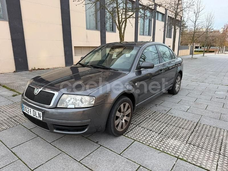Beige Usado 2005 Skoda Superb Elegance Berlina | 3800 € - Imagen 1/4
