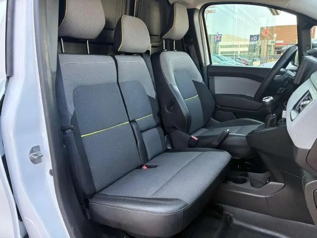 Usado Renault Kangoo 116 CV (85 kW) 2022 Blanco Monovolumen
