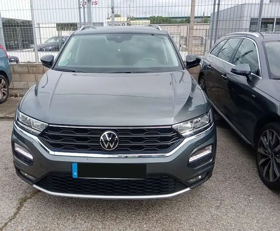 Usado VW T-Roc Advance 150 CV (110 kW) 2022 Gris SUV
