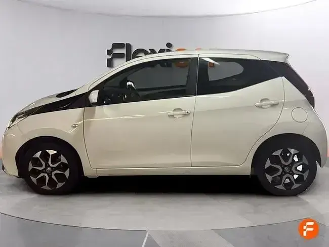 Usado Toyota Aygo X-play 72 CV (52 kW) 2021 Blanco Utilitario