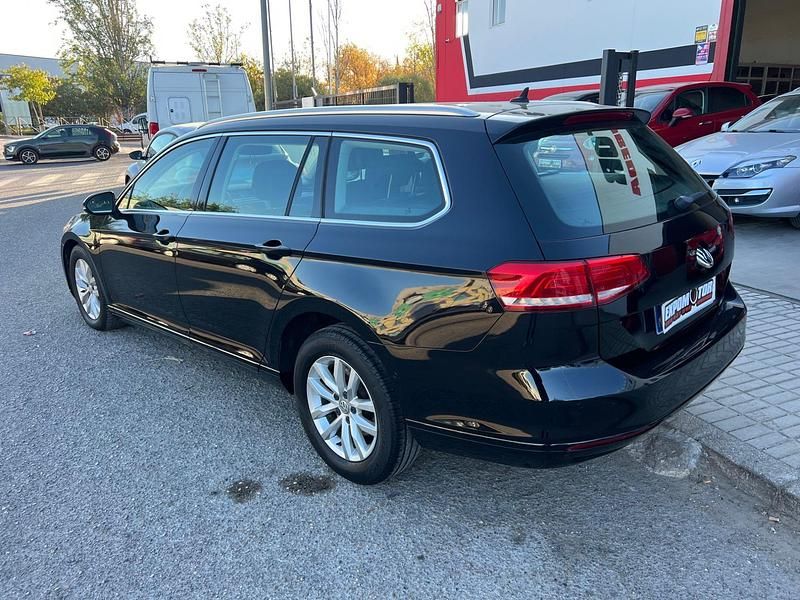 Usado VW Passat Edition 120 CV (88 kW) 2017 Negro Familiar