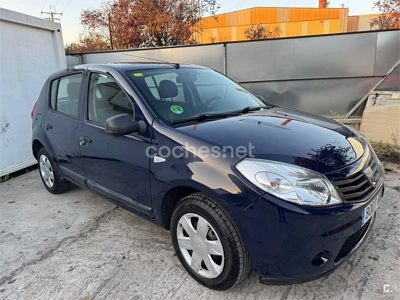Usado Dacia Sandero Base 75 CV (55 kW) 2010 Azul Berlina