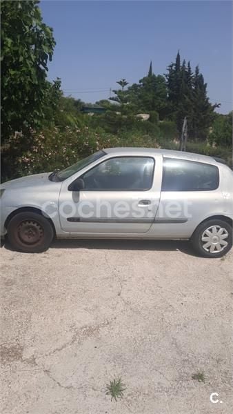 Gris / plata Usado 2004 Renault Clio II Authentique Berlina | 2650 € (Precio justo) - Imagen 1/2