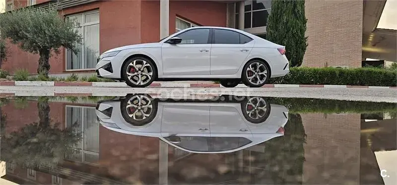 Usado Skoda Octavia RS 265 CV (194 kW) 2025 Blanco Berlina