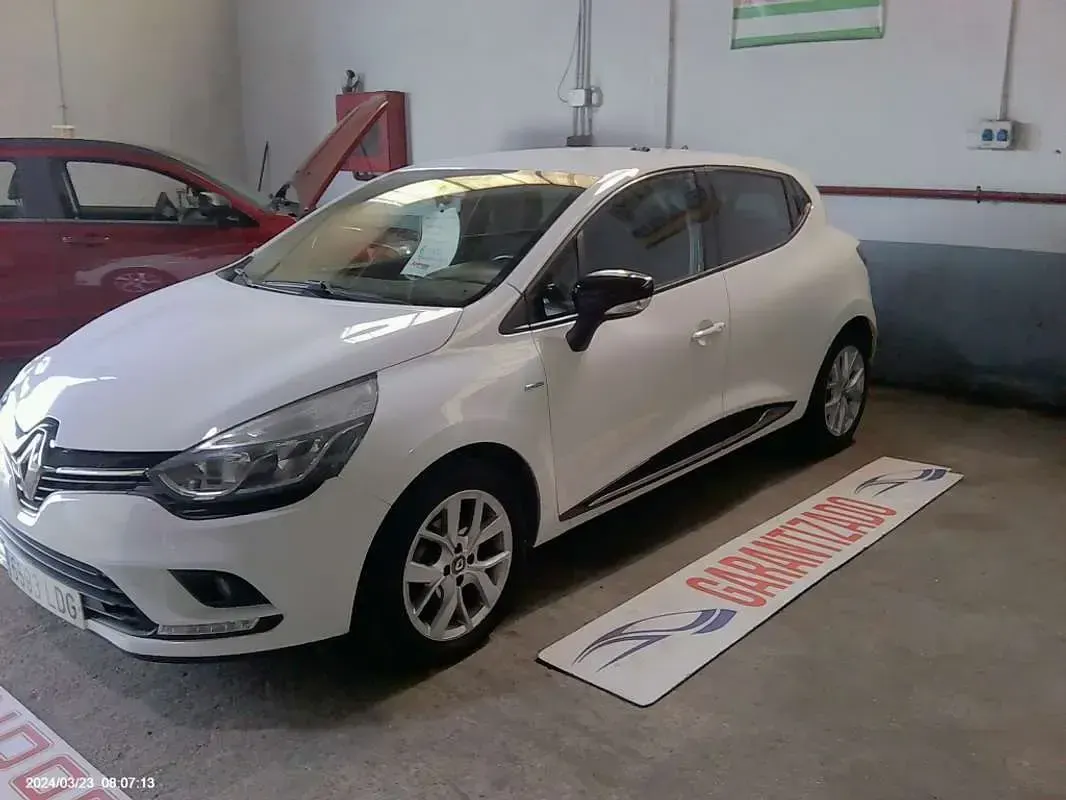 Usado Renault Clio LIMITED 90 CV (66 kW) 2019 Blanco Utilitario