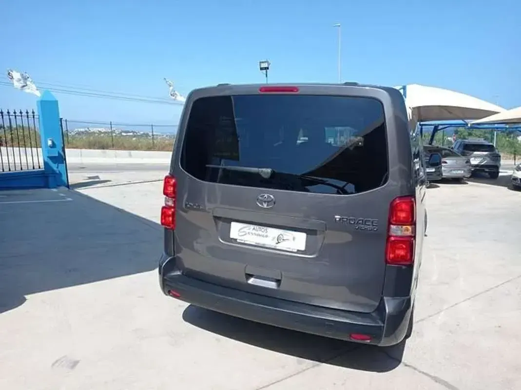 Usado Toyota Proace 145 CV (106 kW) 2023 Marrón Monovolumen