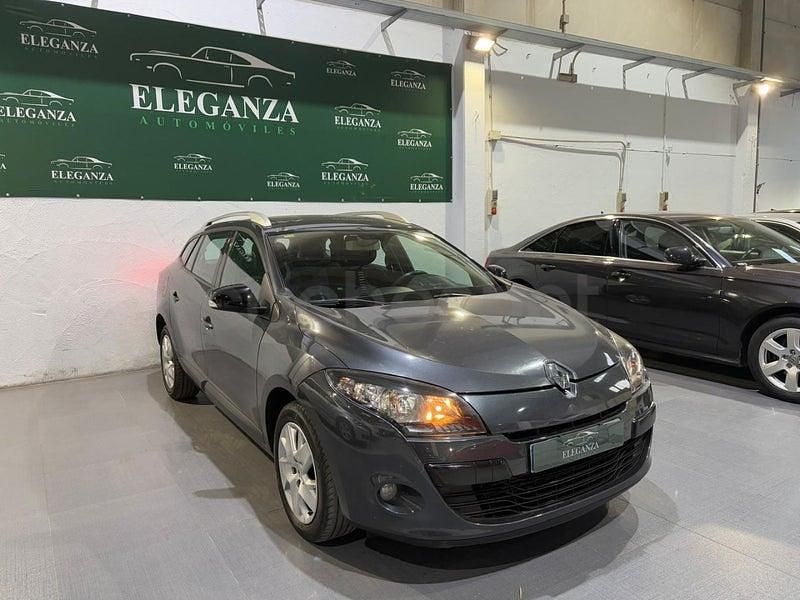 Usado Renault Mégane GrandTour Dynamique 110 CV (80 kW) 2011 Negro Familiar