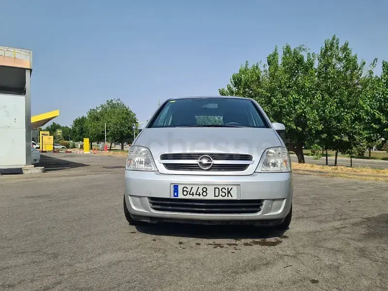 Usado Opel Meriva Cosmo 100 CV (73 kW) 2006 Gris / plata Monovolumen