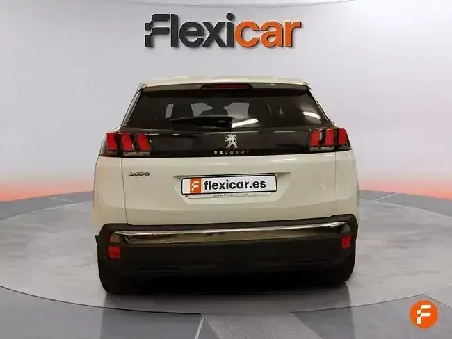 Usado Peugeot 3008 Allure 130 CV (95 kW) 2018 Blanco SUV