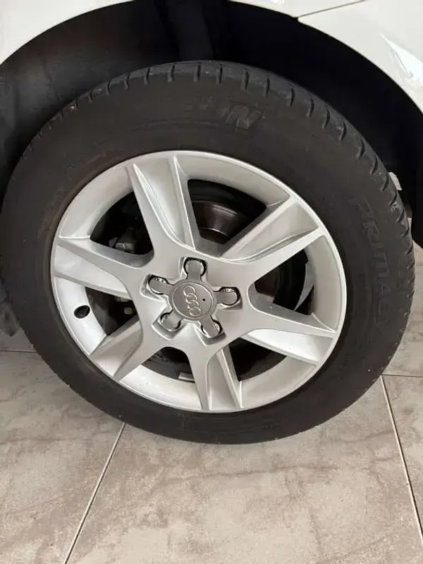 Usado Audi A3 Sportback Ambiente 105 CV (77 kW) 2010 Blanco Utilitario