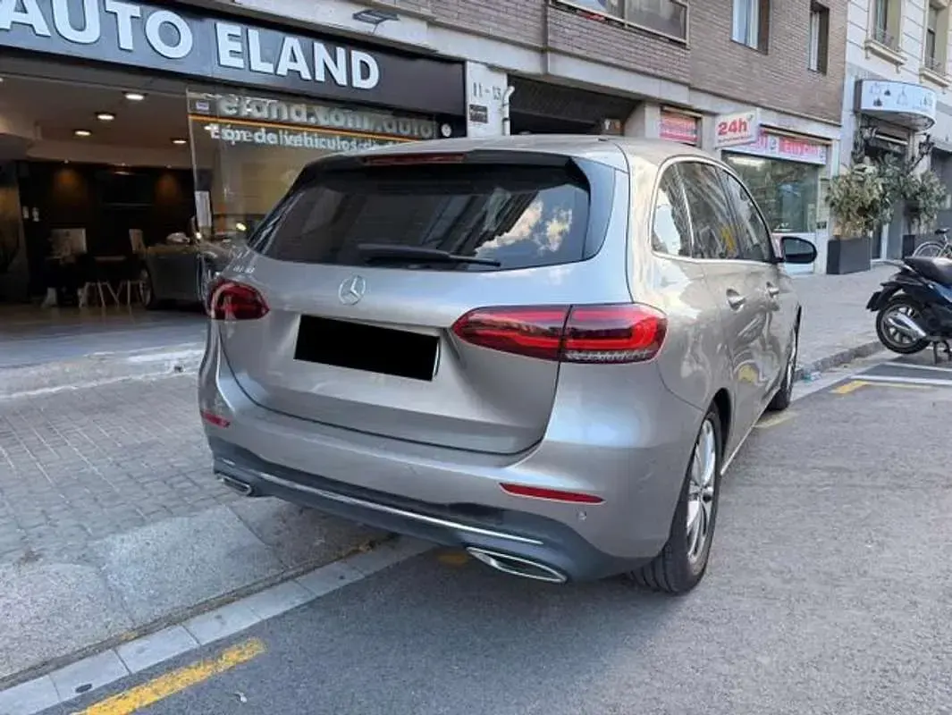 Usado Mercedes B180 136 CV (100 kW) 2021 Gris Monovolumen