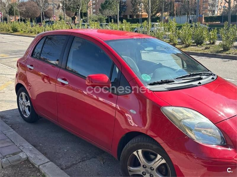 Usado Toyota Yaris Active 101 CV (74 kW) 2010 Rojo Utilitario