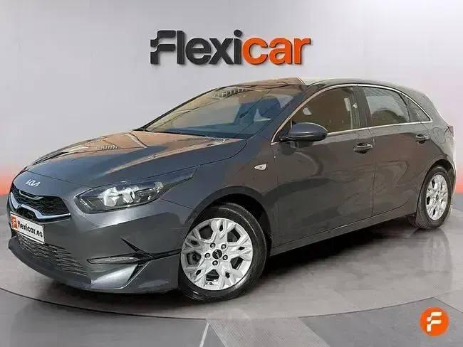 Usado Kia Ceed 136 CV (100 kW) 2023 Amarillo Utilitario