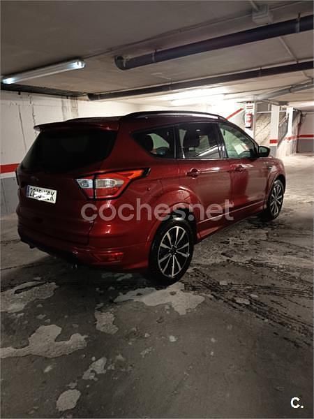 Usado Ford Kuga ST-Line 150 CV (110 kW) 2018 Rojo SUV