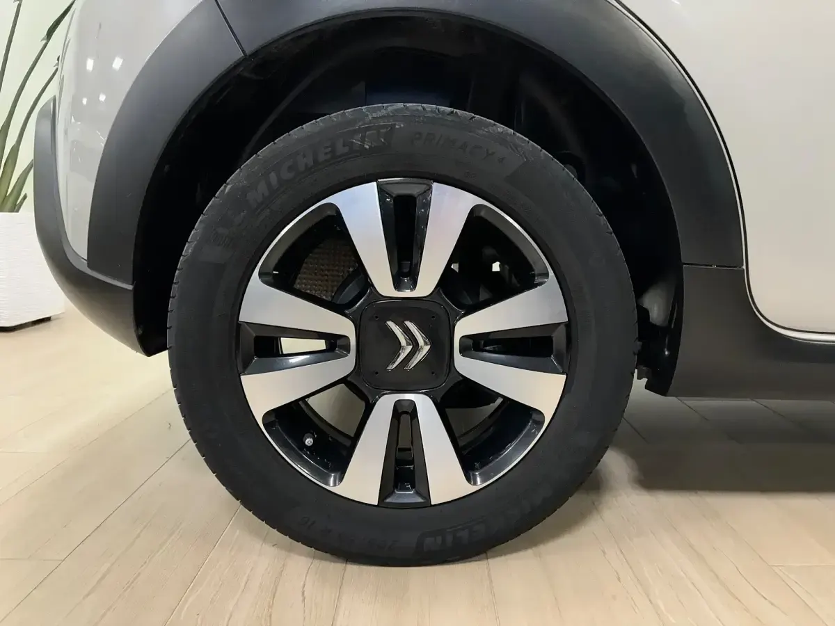 Usado Citroën C3 Feel 83 CV (61 kW) 2021 Beige Utilitario