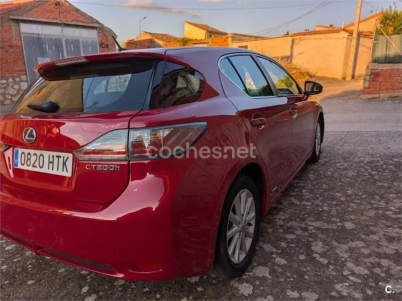 Usado Lexus CT200h 136 CV (100 kW) 2013 Rojo Berlina