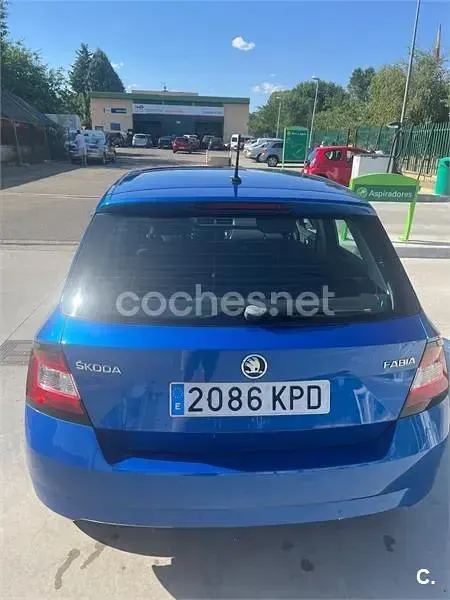 Usado Skoda Fabia 95 CV (69 kW) 2018 Azul Berlina