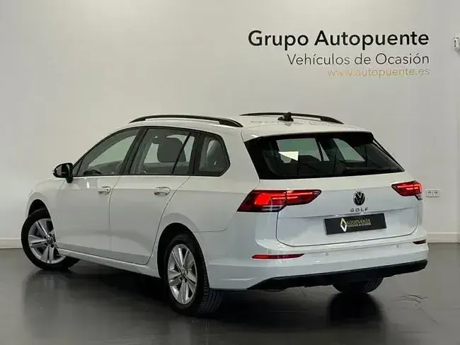 Usado VW Golf VIII 115 CV (84 kW) 2022 Blanco Familiar
