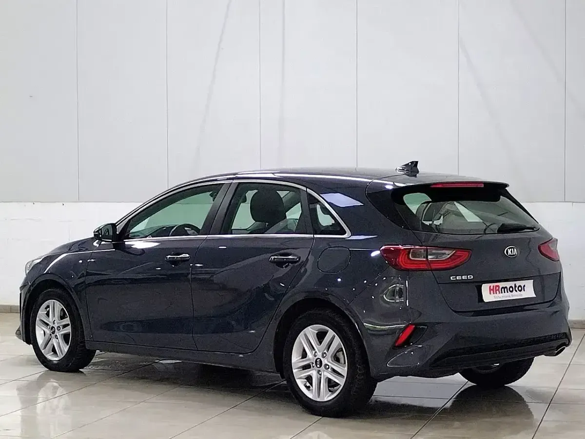 Usado Kia Ceed 136 CV (100 kW) 2020 Gris Utilitario
