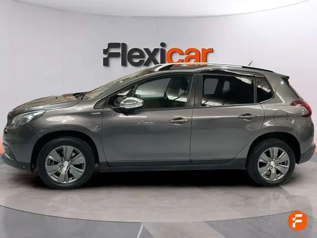 Usado Peugeot 2008 Allure 110 CV (80 kW) 2018 Gris SUV