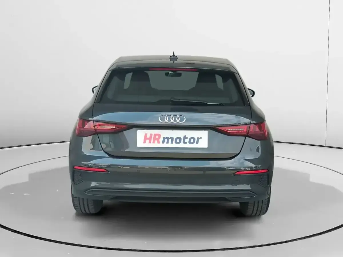 Usado Audi A3 Design 110 CV (80 kW) 2021 Gris / plata Berlina