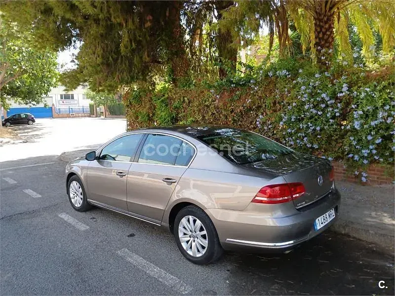 Usado VW Passat Exclusive 105 CV (77 kW) 2012 Marrón Berlina