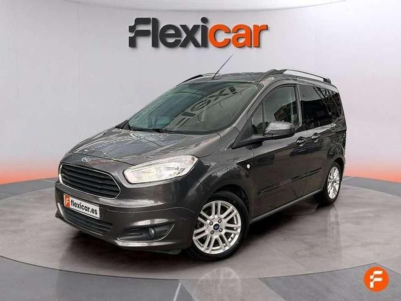 Usado Ford Tourneo Courier Ambiente 102 CV (75 kW) 2018 Gris Monovolumen
