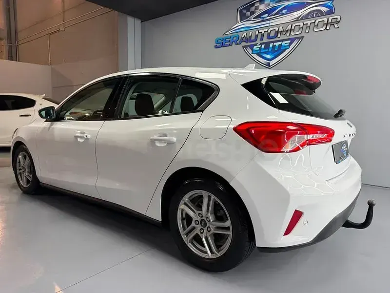 Usado Ford Focus Trend 120 CV (88 kW) 2020 Blanco Berlina