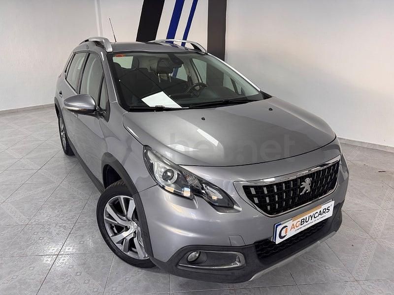 Usado Peugeot 2008 Allure 120 CV (88 kW) 2016 Gris / plata SUV