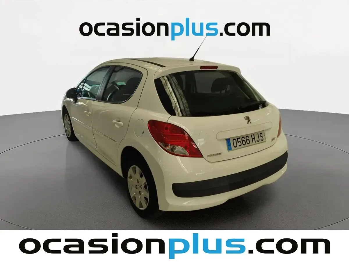 Usado Peugeot 207 Business-Line 70 CV (51 kW) 2012 Blanco Berlina