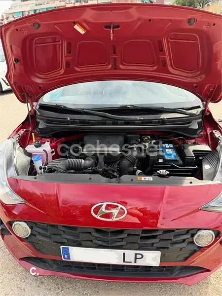 Usado Hyundai i10 66 CV (48 kW) 2021 Rojo Utilitario