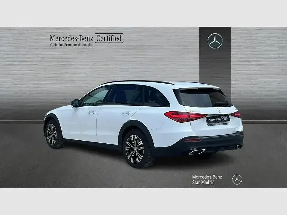 Usado Mercedes C220 200 CV (147 kW) 2022 Blanco Familiar