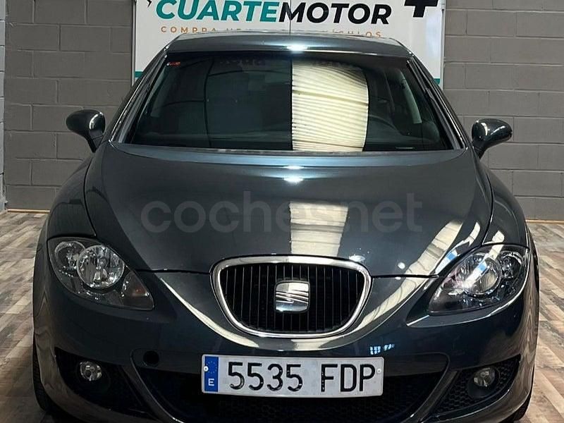 Usado Seat Leon Stylance 105 CV (77 kW) 2006 Gris / plata Utilitario