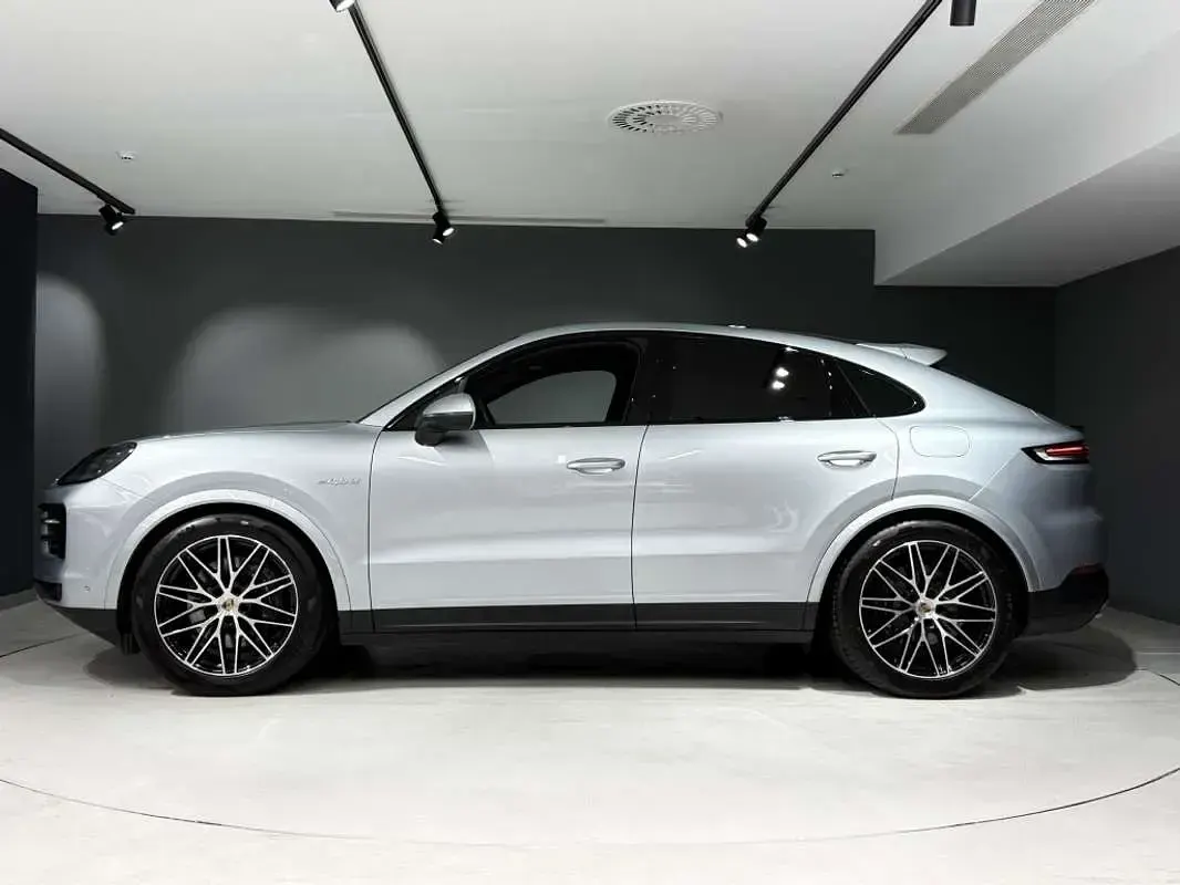 Usado Porsche Cayenne 470 CV (345 kW) 2024 Plateado SUV