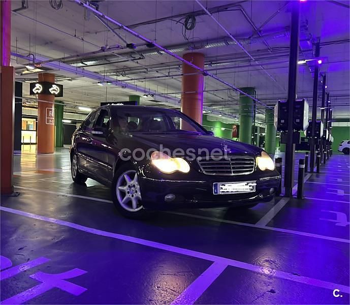 Azul Usado 2001 Mercedes E320 Elegance Berlina | 4450 € - Imagen 1/4