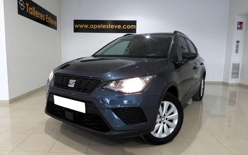 Usado Seat Arona Style 95 CV (69 kW) 2019 Gris / plata SUV