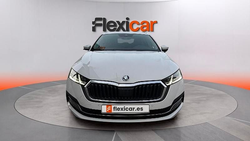 Usado Skoda Octavia Style 150 CV (110 kW) 2021 Blanco Familiar