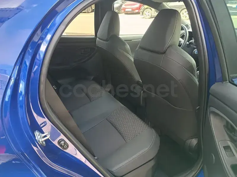 Usado Toyota Yaris Hybrid Plus 116 CV (85 kW) 2022 Azul Berlina