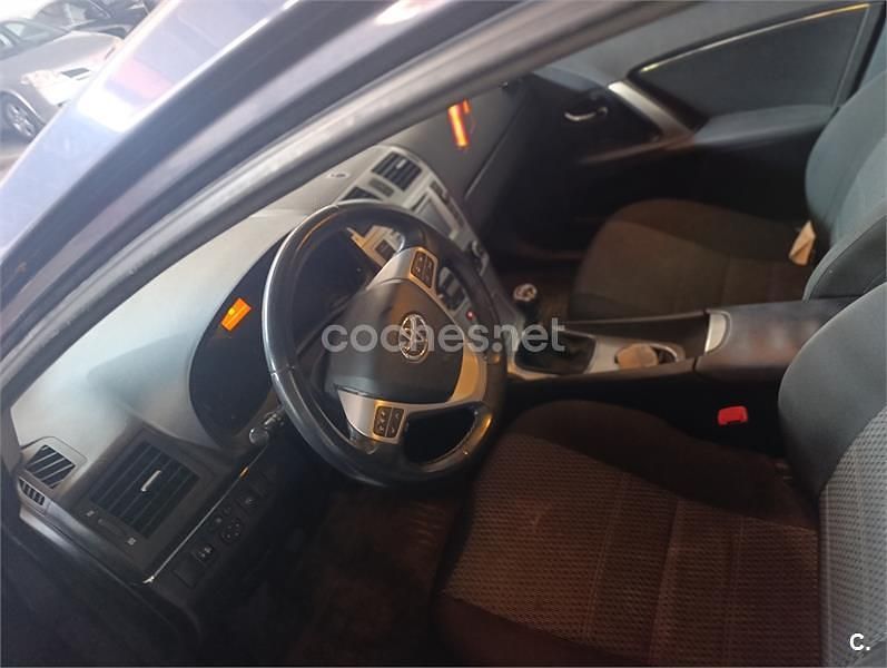 Usado Toyota Avensis Advance 124 CV (91 kW) 2015 Negro Berlina