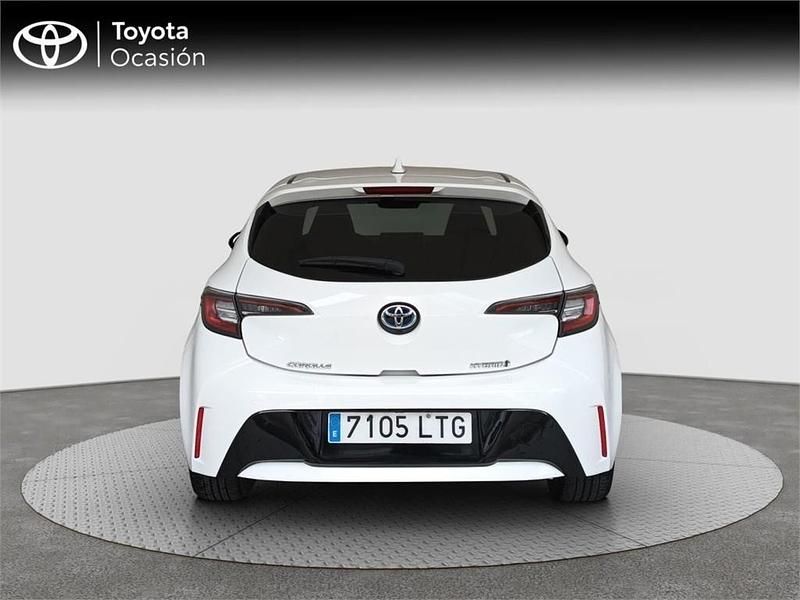 Usado Toyota Corolla Style 122 CV (89 kW) 2021 Blanco Monovolumen